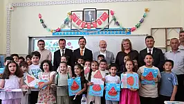 Çocuklar karneyi Başkan'dan aldı!