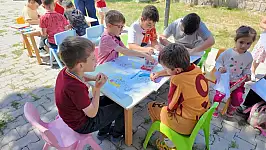 Çocukların 'Başkan Amcası' kitap okumayı aşılıyor