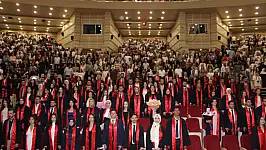 ERÜ Hukuk'ta mezuniyet heyecanı! 208 öğrenci kep attı