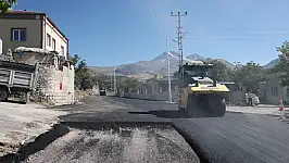 Hacılar'da 700 metrelik yol yenilendi: 1.450 ton asfalt serildi