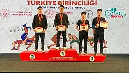 Kayserili güreşçiler İstanbul'dan madalyayla döndü