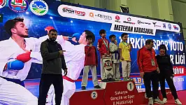 Kayserili karateciler madalyalarla döndü