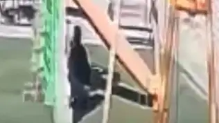 Kayseri'de pes dedirten görüntüler: Çocuk parkına tuvaletini yaptı!