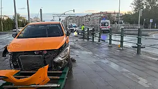 Kayseri'de taksi kazası: Kullanılamaz hale geldi!