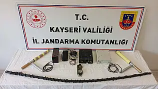 Kayseri'nin tarihi kalesinde defineciler suçüstü yakalandı