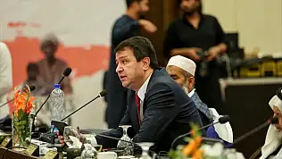 Kayserili Genel Başkan'dan 'Çıkar telefonunu' diyen amca çıkışı