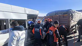 Pınarbaşı'da öğrenci servisi kaza yaptı! Ölü ve yaralılar var