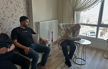 AK Parti Milletvekili Kayseri'de ev  ev dolaşıp, kendi elleriyle form doldurdu