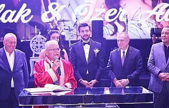 Başkan oğlunu evlendirdi!