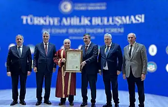 Cumhurbaşkanı Yardımcısı Yılmaz Kayserili isme bakın ne verdi?