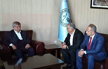 Davutoğlu Kayseri'ye indi! Bakın kimler karşıladı?