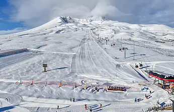 Erciyes bir gecede 2 sıra birden yükseldi! Zirveye son 76 kaldı