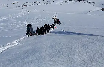 Erciyes'in eteklerinde tehlikeli eğlence! Onlarca kişi bakın ne için buluştu?