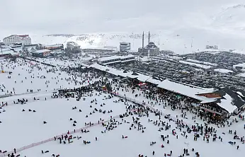 Erciyes patladı! Binlerce kişi akın etti