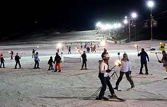 Erciyes'te yıldızlar altında kayak keyfi başladı