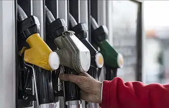 Gece yarısı tabelalar değişti! Kayseri'de motorin fiyatı ne kadar oldu?