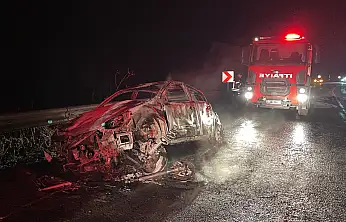 Hacılar'da can pazarı! Kafa kafaya çarpışan araçlar yandı