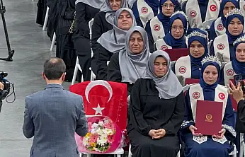 Kazada ölen genç hafızın sandalyesi ay yıldızlı al bayrakla süslendi