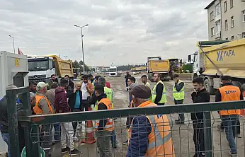 İş bırakan Kartal Kavşağı çalışanlarının sorununa belediye el attı!