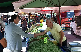 Kayseri Büyükşehir eski Belediye Başkanı Mustafa Çelik, Büyükkılıç'ın memleketinde pazar yaptı