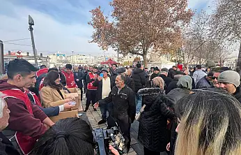 Kayseri Cumhuriyet Meydanında iki Başkan için lokma dağıtıldı