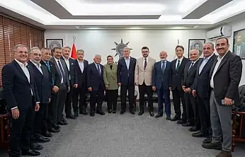 Flaş! Kayseri'de AK Parti'nin önde gelen isimleri parti binasında toplandı