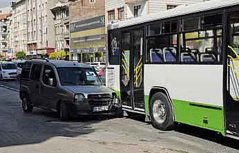 Kayseri'de akrabasını bıçakladı! Kaçarken otobüse çarptı