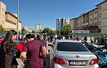 Kayseri'de binlerce aday içeride! Dışarıda sessiz bekleyiş başladı!