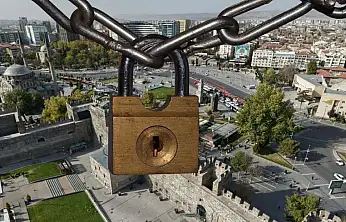 Kayseri'de bir bir kapandılar! 18 tanesi kapısına kilit vurdu