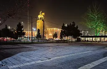 Kayseri'de Cumhuriyet Meydanı baştan sona değişiyor! Kafeler yıkıldı, kale içi yenileniyor