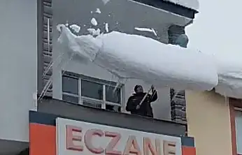 Kayseri'de dikkat çeken görüntü! Bu adam ne yapıyor?