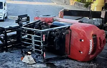Kayseri'de forklift devrildi: Sürücü altında kaldı
