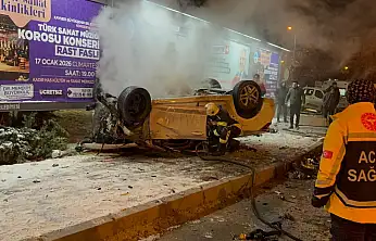 Kayseri'de gece saatlerinde ortalık savaş alanına döndü! Alev alan otomobilde can pazarı