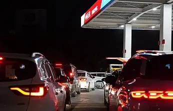 Kayseri'de gece yarısı öncesi dikkat çeken manzara! Uzun kuyruklar oluştu