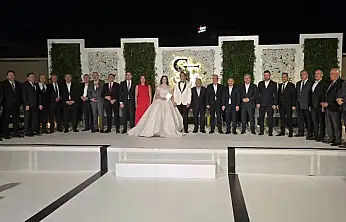 Kayseri'de görkemli düğün! Eski Bakan da katıldı