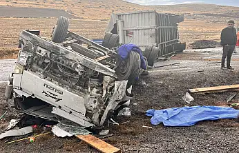 Kayseri'de kamyonet, tır ve otobüs çarpıştı: Ölü ve yaralılar var