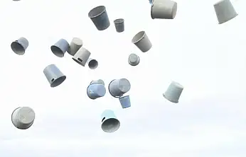 Kayseri'de kovalar havada uçuştu! O kovaları kim, neden attı?