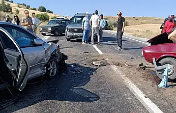 Kayseri'de otomobiller kafa kafaya çarpıştı! Ölü ve yaralılar var