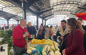 Kayseri'de pazarda vatandaş böyle dert yandı: Eşim emekli öğretmen, oğlum bize yardım ediyor! Limon alacağım, alamıyorum