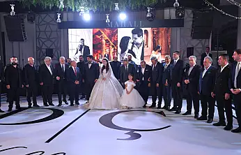 Kayseri'de siyasetin kalbi bu düğünde attı: Büyükkılıç nikahı kıydı, Özhaseki şahit oldu!