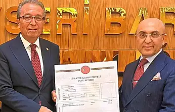 Kayseri'de tapuyu aldılar! Böyle poz verdiler