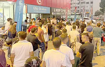 Kayseri'de Ülkü Ocakları önünde dikkat çeken kalabalık! Vatandaşlar neden toplandı?