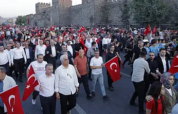 Kayseri'de yer gök kırmızı beyaz! Görenlerin göğsünü kabartan tarihi yürüyüş