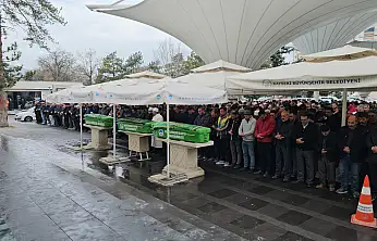 Kayseri'de yürek burkan fotoğraf! Anne, oğlu ve kızı yan yana uğurlandılar!