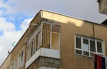 Kayseri'de yürekleri ağza getiren bina boşaltıldı