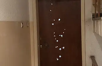 Kayseri'deki vakfın bulunduğu apartmanın kapısına kurşun yağdırdılar!