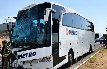 Kayseri'den çıkan otobüs kamyona arkadan çarptı! Yaralılar var