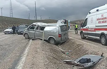 Kayseri'den Malatya istikametine giden araç kaza yaptı! 1 ölü 8 yaralı