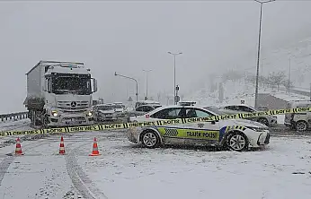 Kayseri-Malatya kara yolu taşıt trafiğine kapatıldı
