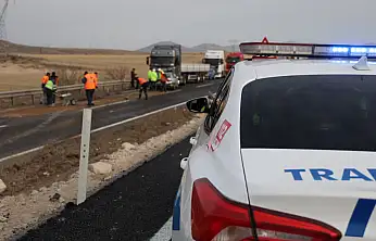 Kayseri-Nevşehir yolunda can pazarı: Otomobille tır kafa kafaya çarpıştı